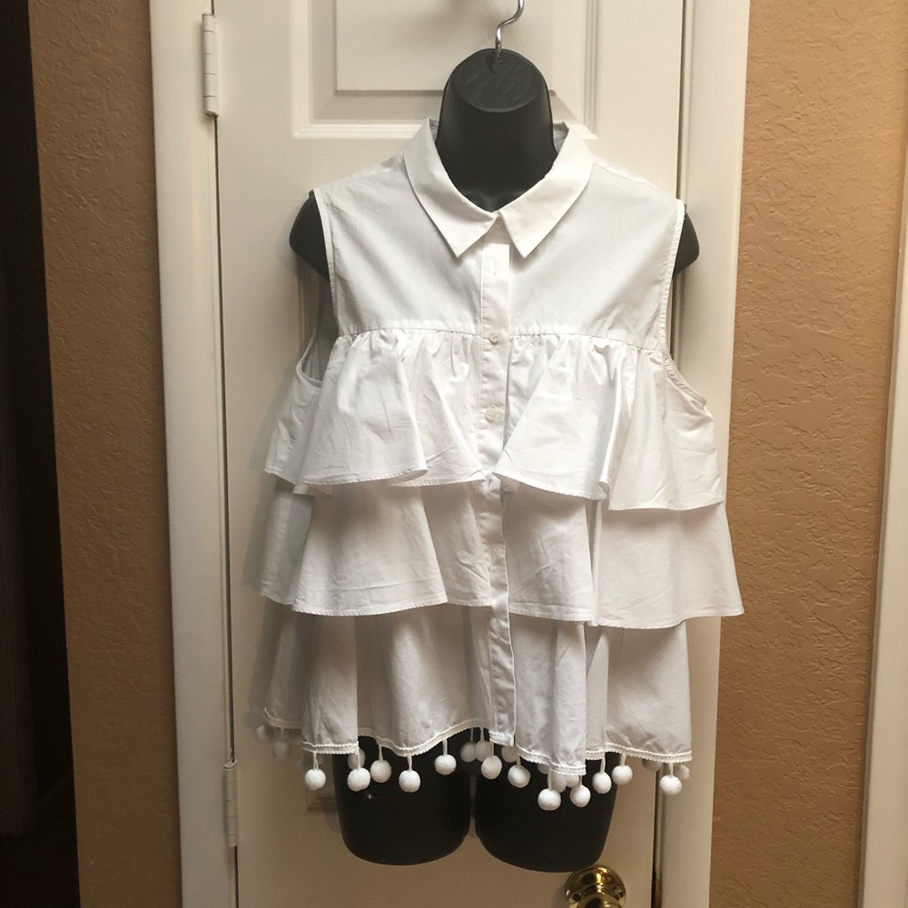 Cute White Sleeveless Blouse Large